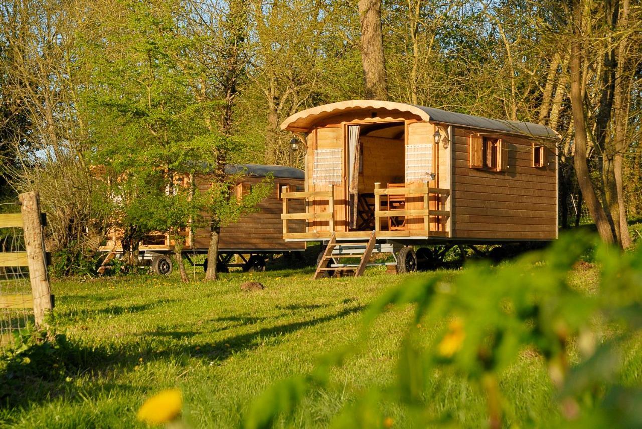 La Ferme Du Marais Poitevin - Roulotte Hotel Benet Buitenkant foto